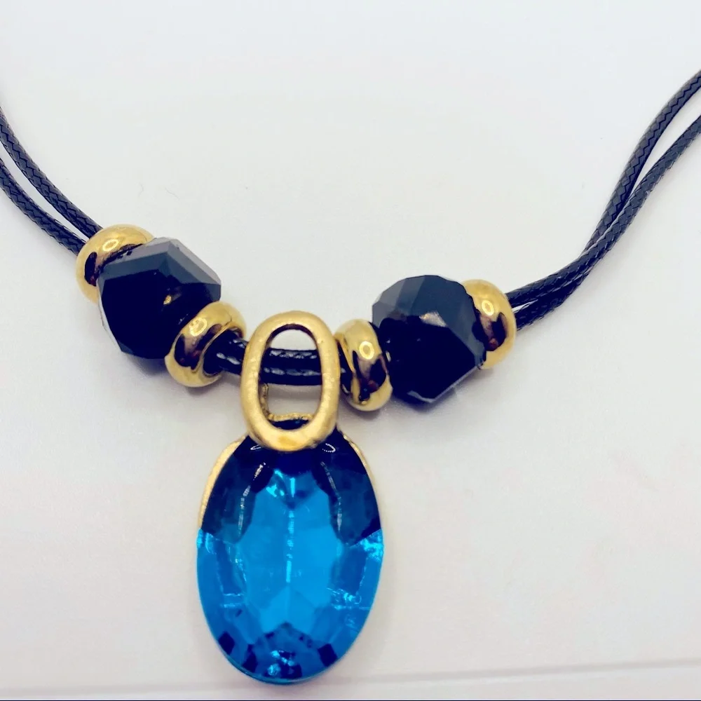 Chocker Blue Pendant with golden earrings set!